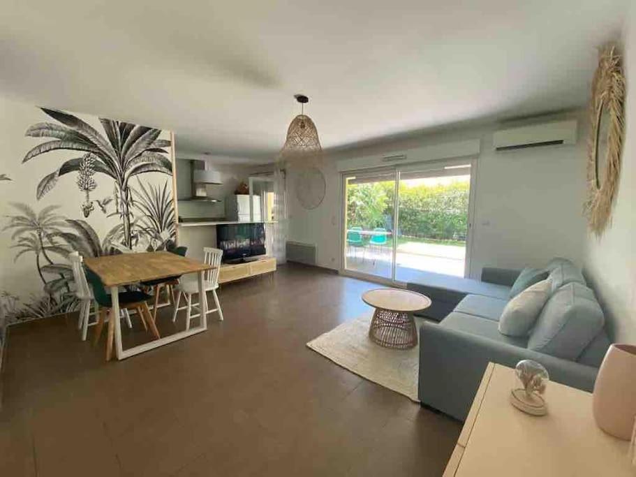 Tres Bel Appartement Contemporain Et Calme Fréjus エクステリア 写真