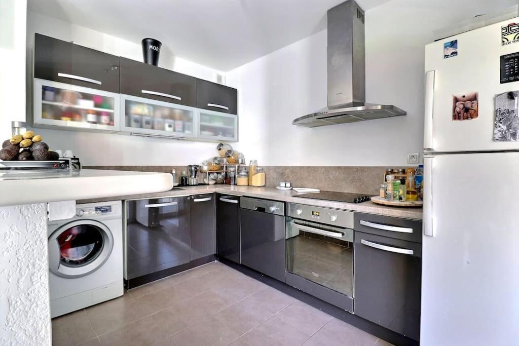 Tres Bel Appartement Contemporain Et Calme Fréjus エクステリア 写真
