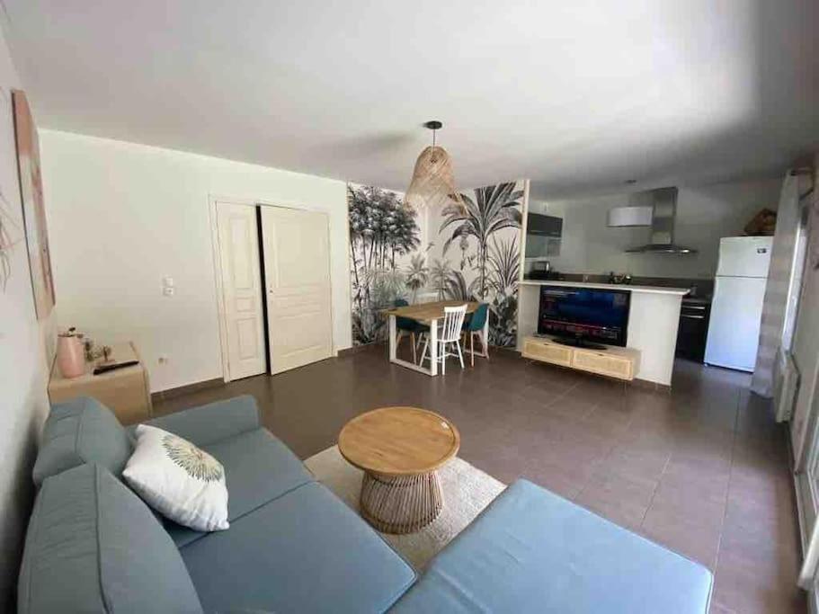 Tres Bel Appartement Contemporain Et Calme Fréjus エクステリア 写真